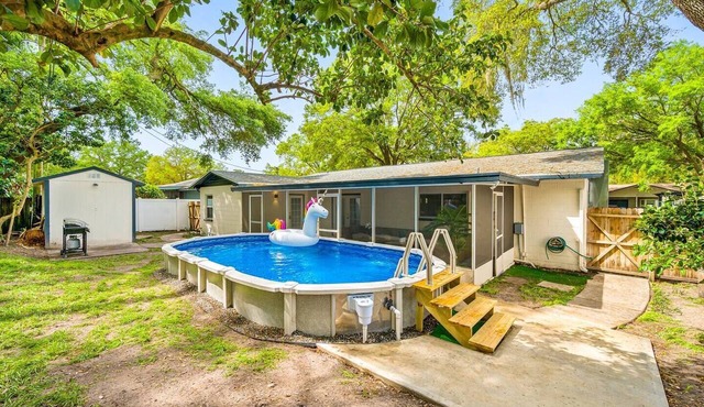 Spacious, Modern and Fully Updated Gorgeous Home in Tampa
