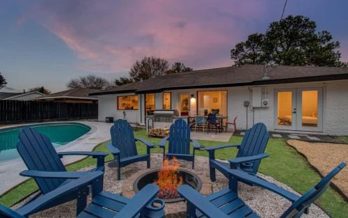 Spring Branch Paradise 4-BD Backyard Pool Oasis in Houston