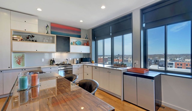 Summer Rental - 2 Bedroom/2 Bath Highrise - Downtown Modern Luxury! in Asbury Park