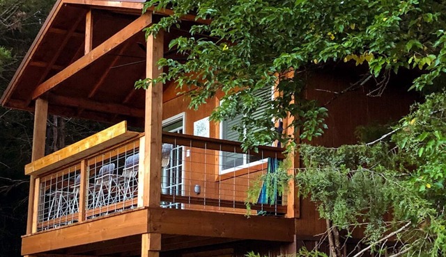 Sunset Hillside Cabin staycation on Horse Farm - Pet Friendly D in Fayetteville