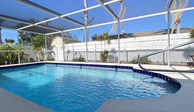 Sunshine Oasis 2 With Heated Pool. Minutes to Gulf Beaches and IMG in Bradenton