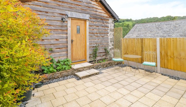 TAWNY BARN, romantic, character holiday cottage in Llanfyllin in Llanfyllin