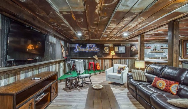 The Graycroft - Billiards, Karaoke, and Stage! in Nashville