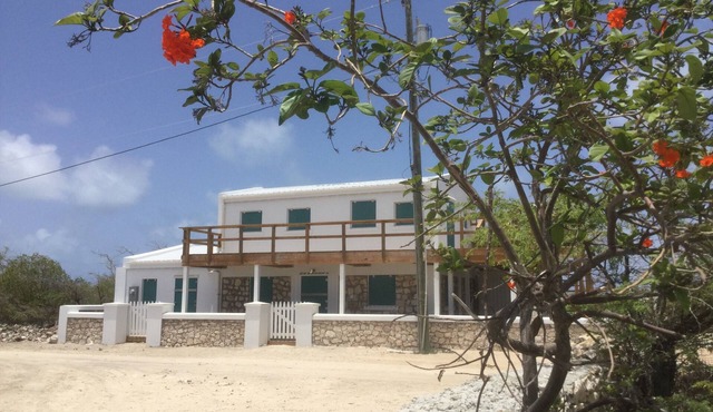 The Stone House - 2 Story, 3 Bedroom, 2 Bath Home on Secluded Island in Belfour Town