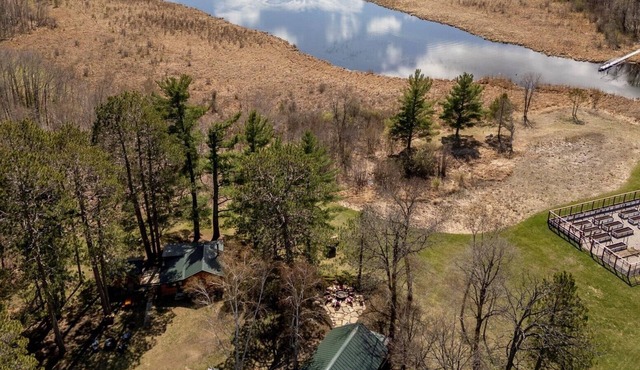 Two cabins-lake access-private dock in Hackensack