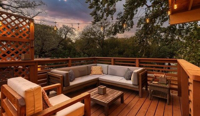 Updated duplex in Barton Hills with open kitchen, great patios. Fenced yard. in Austin