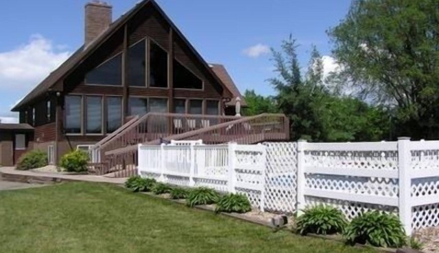 Vacation Home - Larger Home with Privacy and Scenic Views in Hager City