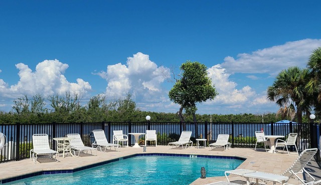 Very Nice, Clean Condo on Manasota Key! Close to Everything! in Englewood