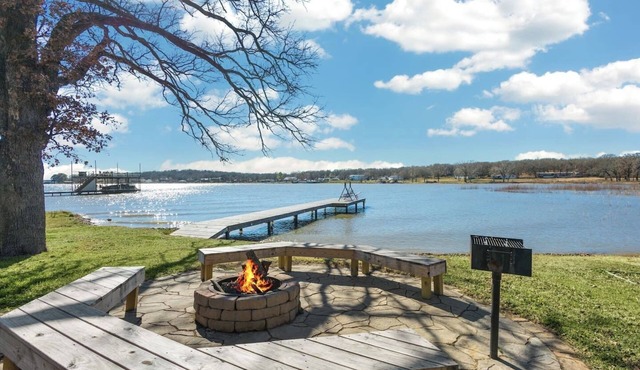 Waterfront Oasis! Beautiful deck & dock. Swim/dogs in Kemp