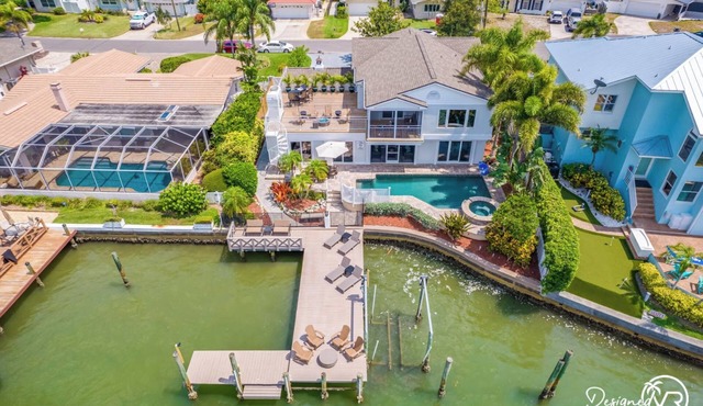 Waterfront * Private Pool * Game Room * in Largo