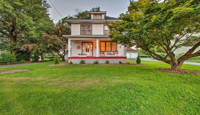 Whimsical Lancaster Home - 4 Mi to Sight & Sound in Lancaster