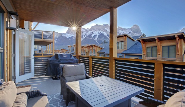 White Spruce 209 | Palatial Condo + Hot Tub Access in Canmore