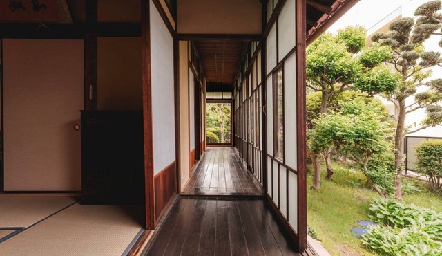 Whole House Rental - Historic Folk House Retreat