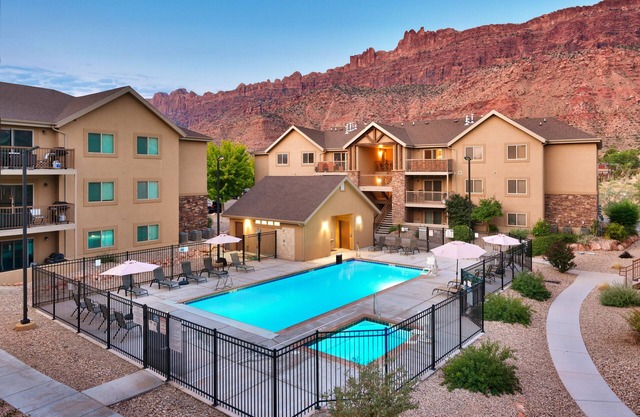 5D New Moab RedCliff Condo, POOL & HOT TUB in Moab
