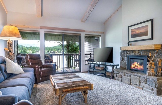 Waterfront condo w/fireplace, balcony & incredible views - Marina Cay Landing in Bigfork
