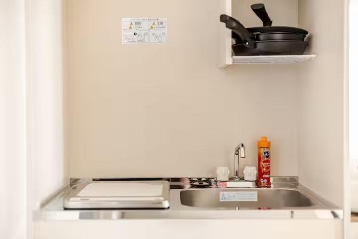Honmachi Apartment | Comfortably sleeps up to 8 - Shinjuku 2 Stops - Direct to Shibuya - 2 Shower Rooms 広々8名まで宿泊可能 幡ヶ谷8分 新宿から2駅 渋谷直接バス有り シャワールーム2つ 広々快適ステイ