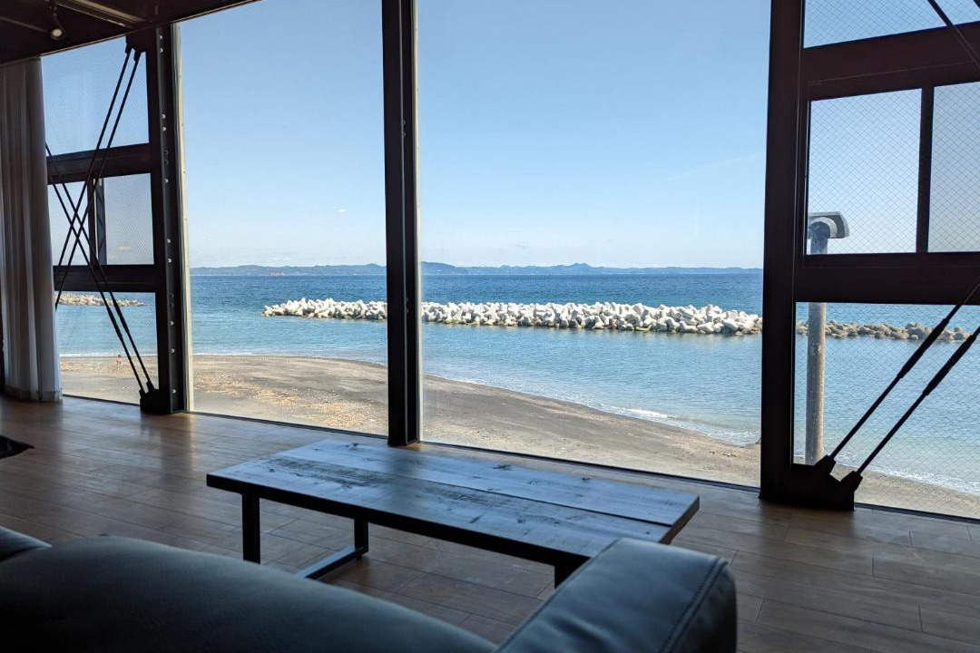 Yokosuka House | Yokosuka Sky Grey -横須賀のビーチフロントベース-