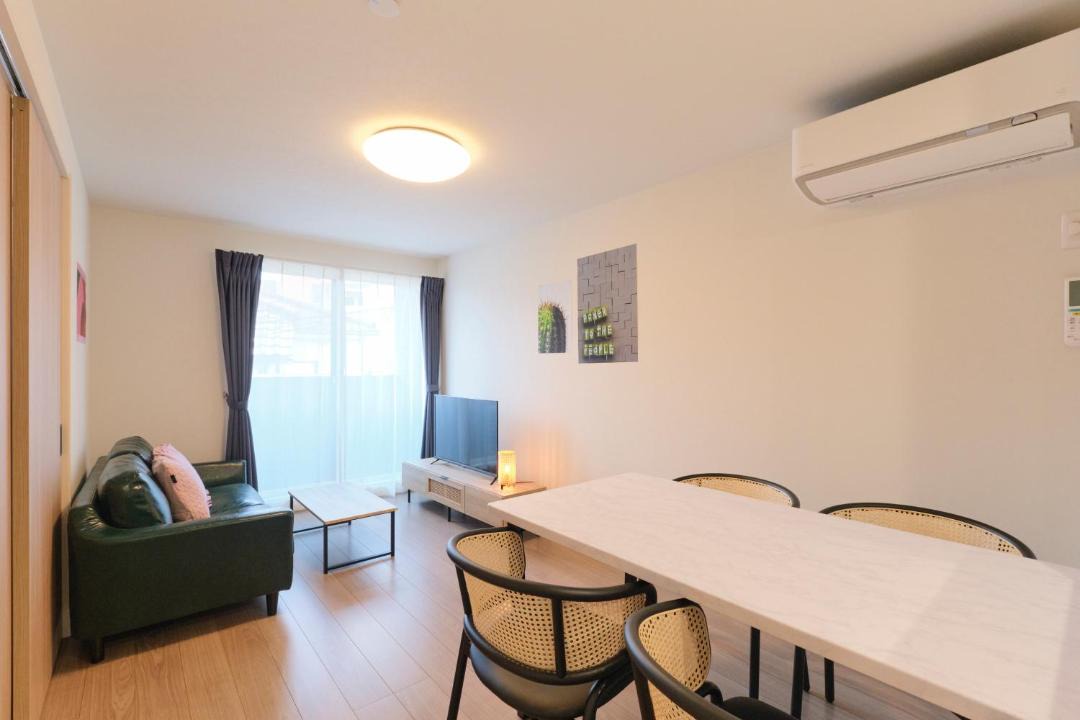 Shimokitazawa Apartment | Victoria 下北沢 by Tranova