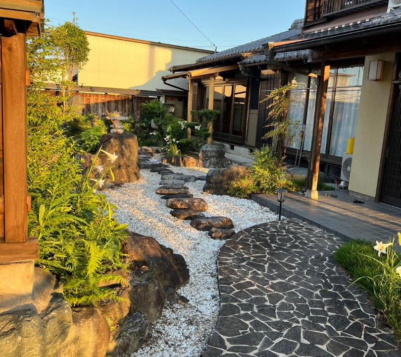 Photo of Others in Ono