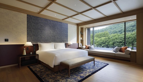 PEAK Suite Room 1 King Bed