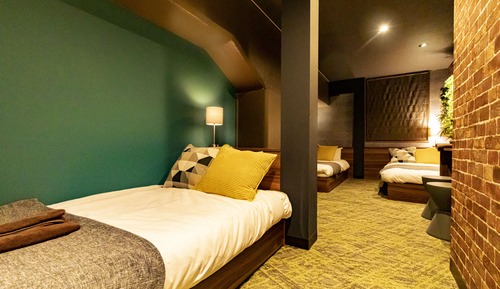 Quadruple Room (J)