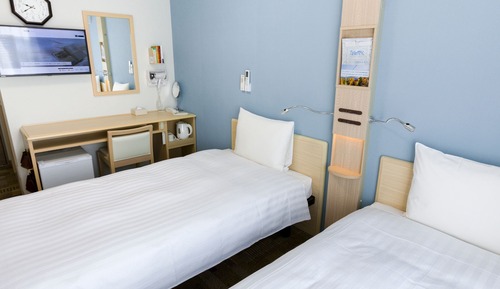 Twin Room, Smoking