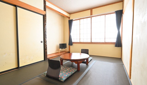 Japanese-style, for 2 people, shared bathroom, towels not provided, no air conditioning, Non Smoking