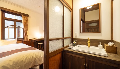 Basic Twin Room, Shared Bathroom