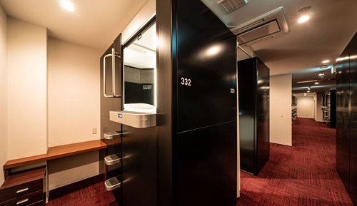 Capsule with Private Desk, Men Only, Non-Smoking