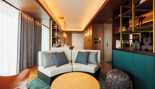 TRACKS-VIEW SUITE with BALCONY, Non Smoking