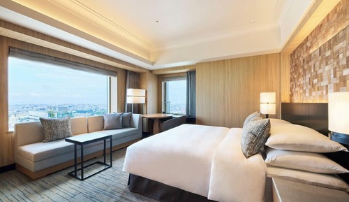 Newly Renovated - Cerulean King Room with Japanese Style Lounge Access, Non Smoking