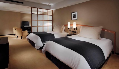 Smoking, 2 Twin Beds, Semi-Suite with Club Lounge Access