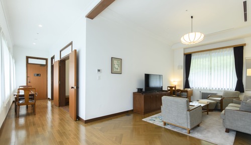 FLOWER PALACE PENTHOUSE SUITE 2BEDS ROOM