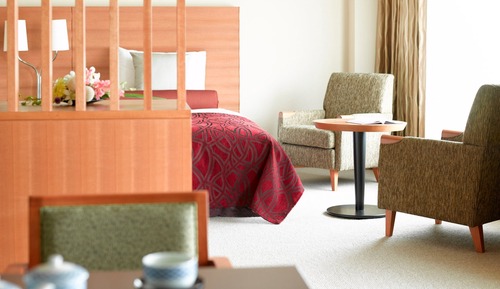 Japanese and Western Family room (with Tatami area, 2 Beds & 2 Futon)