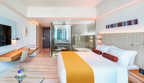Club Deluxe King with Club Lounge Access