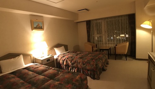 Twin Room, Smoking