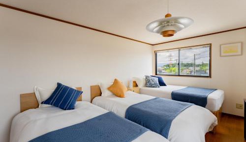 Single Bed in Male Dormitory Room with Shared Bathroom