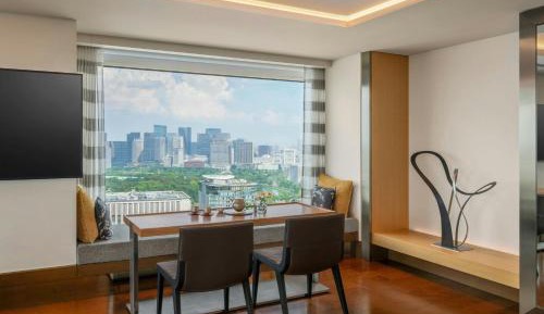 One-Bedroom Designer's King Suite with Club Lounge Access