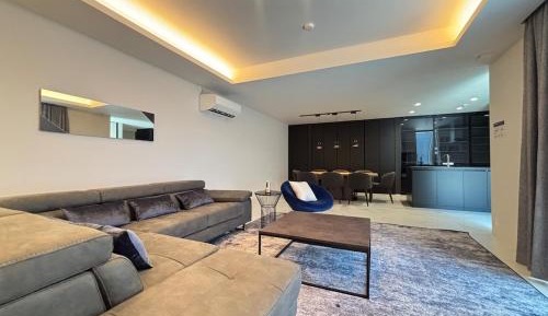 Four-Bedroom Deluxe Apartment