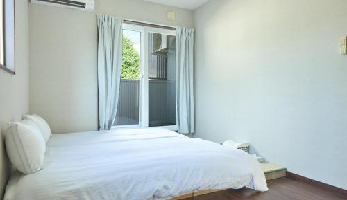 Standard Twin Room with Shared Bathroom