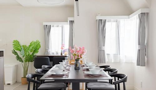Four-Bedroom Deluxe Apartment