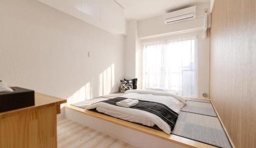 One-Bedroom Apartment with Balcony
