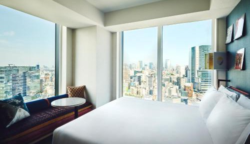 Premium King Room with Separate Bath and Scramble View - High Floor