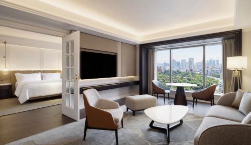 One-Bedroom King Suite - Club Lounge Access