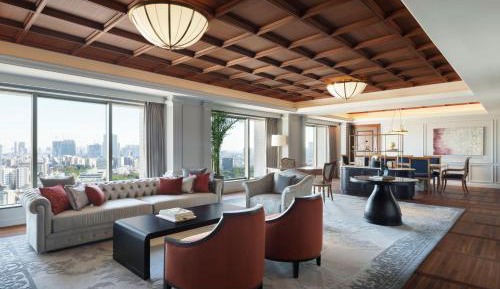 One-Bedroom Imperial King Suite with Club Lounge Access