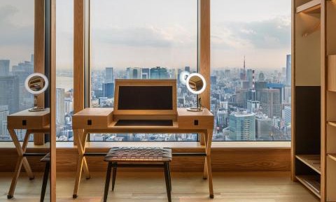 One-Bedroom Deluxe King Suite with Skyline View