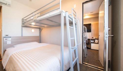 2 connecting super rooms