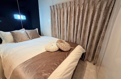 Chinatown Apartment | Ray House