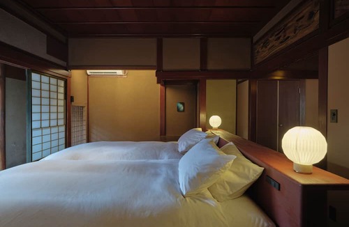 Komatsu Hotel | Komado Bengara