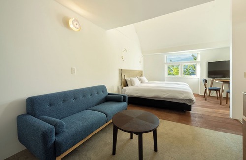Miyota Hotel | Nishi-Karuizawa Hotel atelier bla by LONGINGHOUSE